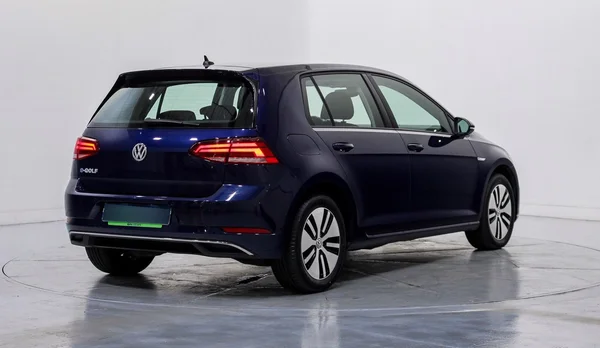 Volkswagen E-Golf (2019) — foto 45 van 75
