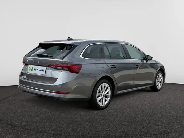 SKODA Octavia Combi (2023) — foto 8 van 14