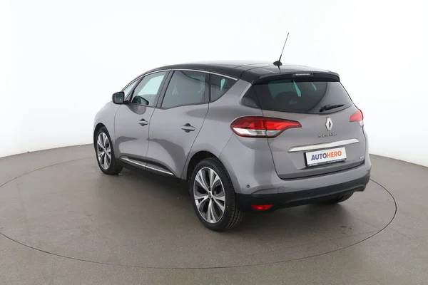 Renault Scenic (2017) — foto 10 van 16