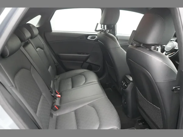 KIA Ceed (2023) — foto 8 van 29