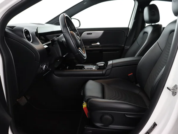 MERCEDES GLA 250 (2022) — foto 2 van 31