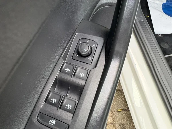 VOLKSWAGEN Polo (2023) — foto 10 van 18