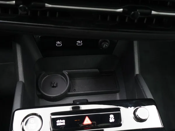 AUDI A6 Sportback e-tron (2025) — foto 13 van 37