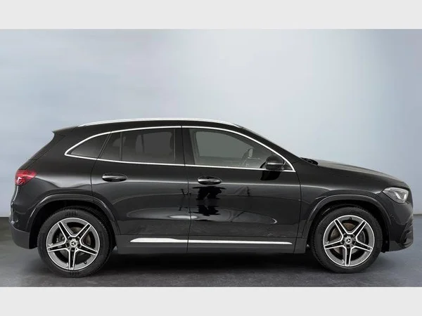 Mercedes-Benz GLA 180 (2024) — foto 9 van 15