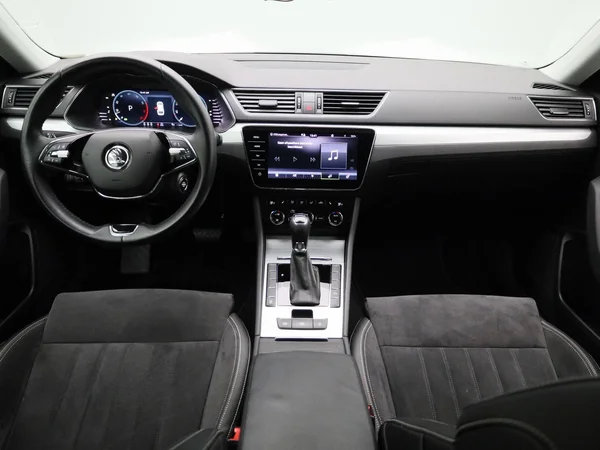 Škoda Superb (2022) — foto 3 van 43