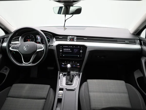 Volkswagen Passat (2021) — foto 27 van 36