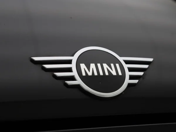 MINI One (2022) — foto 28 van 37