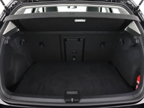 VOLKSWAGEN Golf (2024) — foto 8 van 28