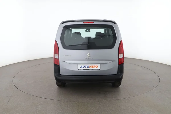 Peugeot Rifter (2022) — foto 11 van 16