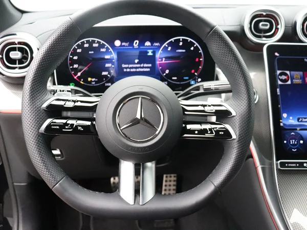 Mercedes-Benz GLC (2025) — foto 8 van 28