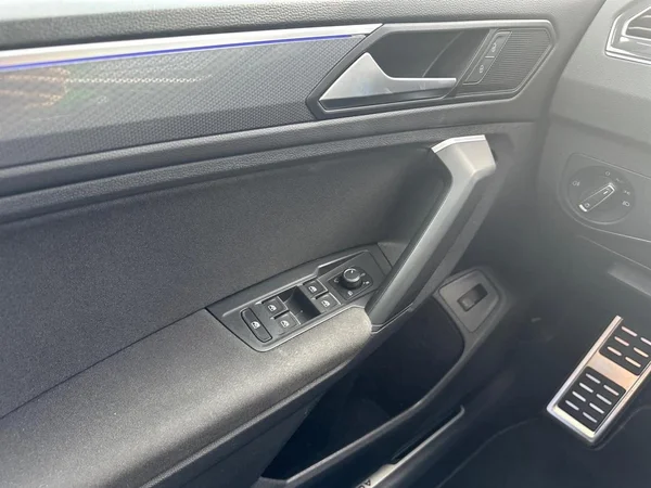 VOLKSWAGEN Tiguan (2022) — foto 17 van 21
