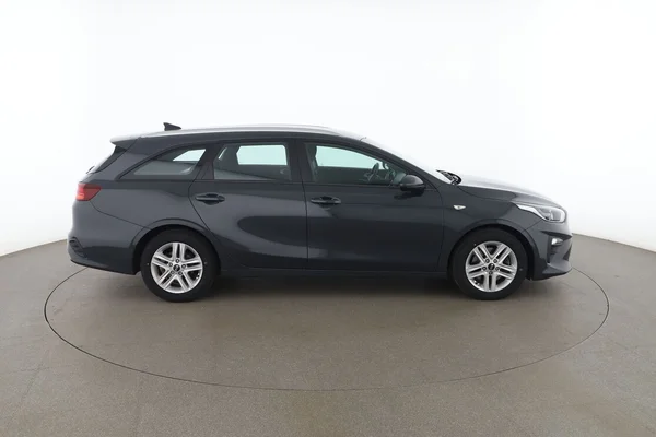 Kia cee'd (2021) — foto 13 van 16
