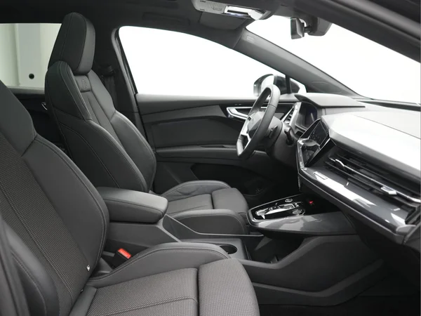 AUDI Q4 e-tron (2025) — foto 14 van 30