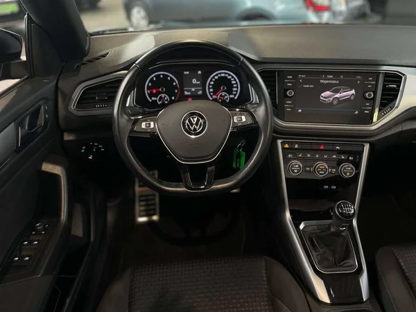 Volkswagen T-Roc Cabriolet (2021) — foto 18 van 18