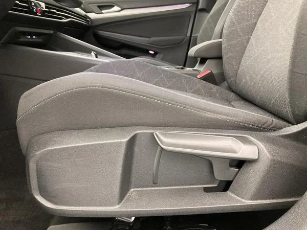 VOLKSWAGEN Golf VIII (2021) — foto 2 van 36
