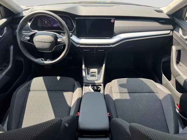 SKODA Octavia Combi (2025) — foto 3 van 21