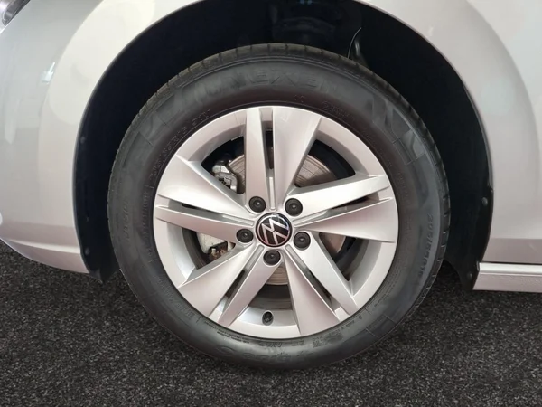 VOLKSWAGEN Golf VIII SW (2024) — foto 16 van 23