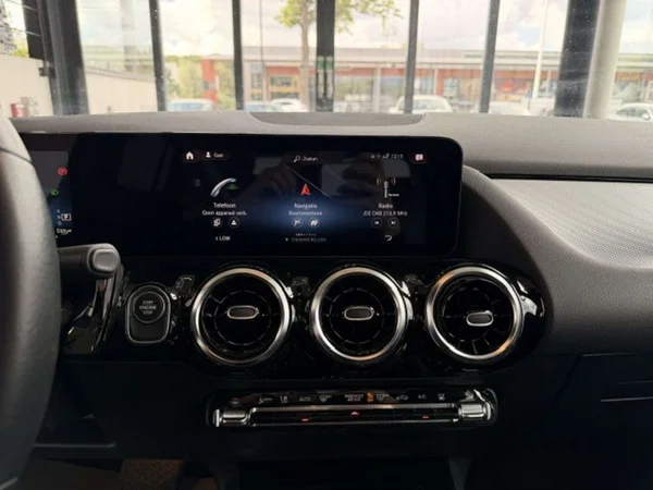 Mercedes-Benz GLA (2023) — foto 4 van 22