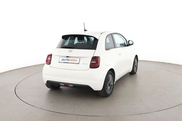 Fiat 500e (2021) — foto 12 van 16
