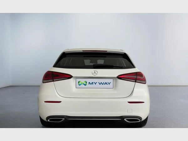 Mercedes-Benz A 180 (2019) — foto 13 van 15