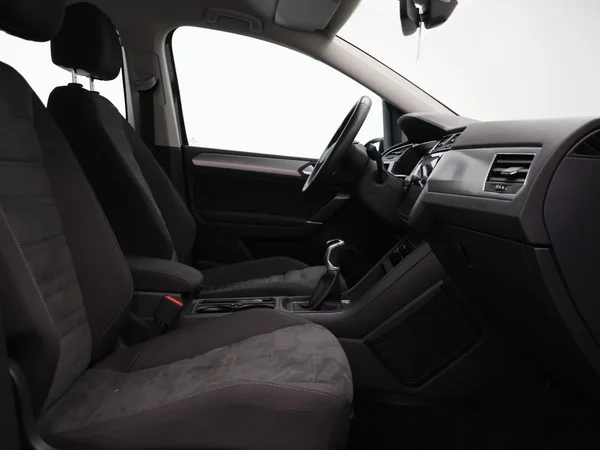 VOLKSWAGEN Touran (2023) — foto 25 van 25