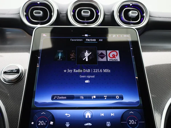 Mercedes-Benz GLC (2025) — foto 14 van 48