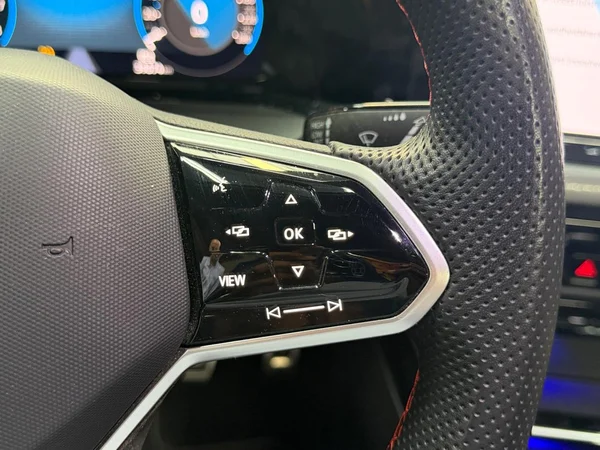 VOLKSWAGEN Golf VIII GTI (2023) — foto 6 van 16