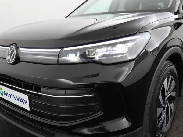 VOLKSWAGEN Tiguan (2025) — foto 8 van 18