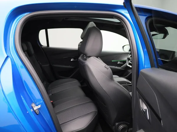 Peugeot e-208 (2023) — foto 38 van 50