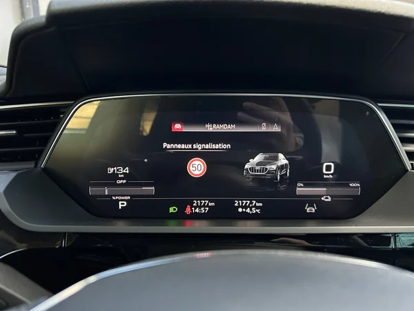 AUDI Q8 e-tron Sportback (2025) — foto 19 van 20