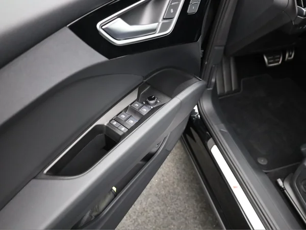 AUDI Q4 e-tron (2025) — foto 7 van 25