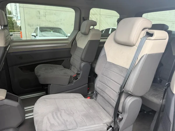 VOLKSWAGEN Multivan T7 Dsl (2023) — foto 15 van 23