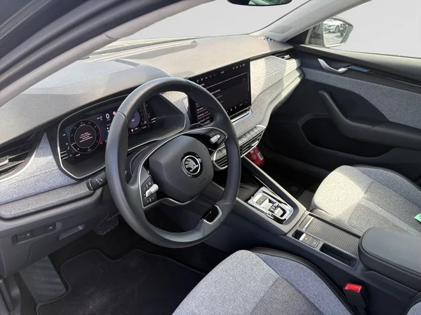 SKODA Octavia Combi (2024) — foto 22 van 22