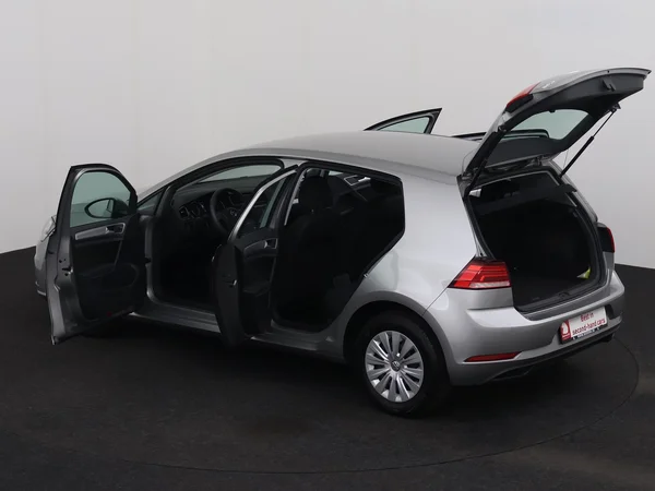 VOLKSWAGEN Golf (2018) — foto 22 van 23