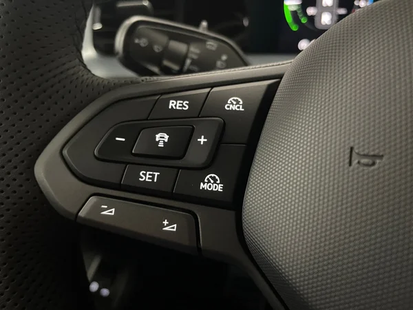 VOLKSWAGEN Tayron eHybrid (PHEV) (2025) — foto 2 van 15