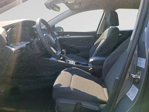VOLKSWAGEN Golf VIII (2024) — foto 3 van 24