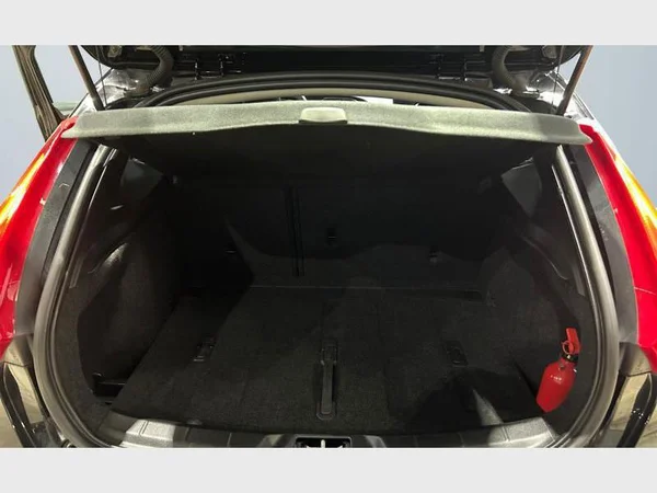 Volvo V40 (2019) — foto 21 van 29