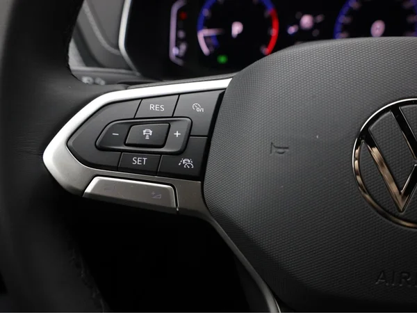 VOLKSWAGEN T-Cross (2024) — foto 4 van 19