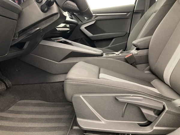 AUDI A3 Sportback (2024) — foto 22 van 36