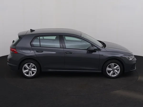 VOLKSWAGEN Golf (2024) — foto 20 van 24