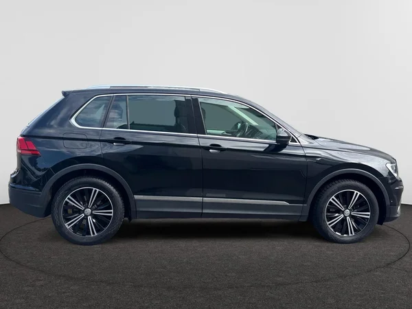 VOLKSWAGEN Tiguan (2017) — foto 14 van 19