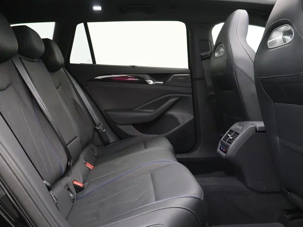 VOLKSWAGEN Passat SW (2024) — foto 6 van 31