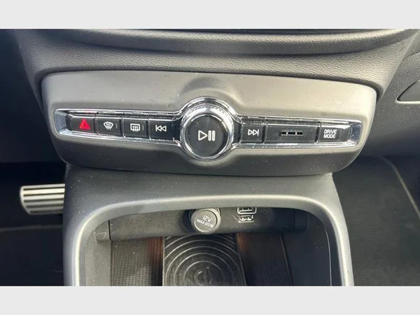 Volvo XC40 (2018) — foto 13 van 30