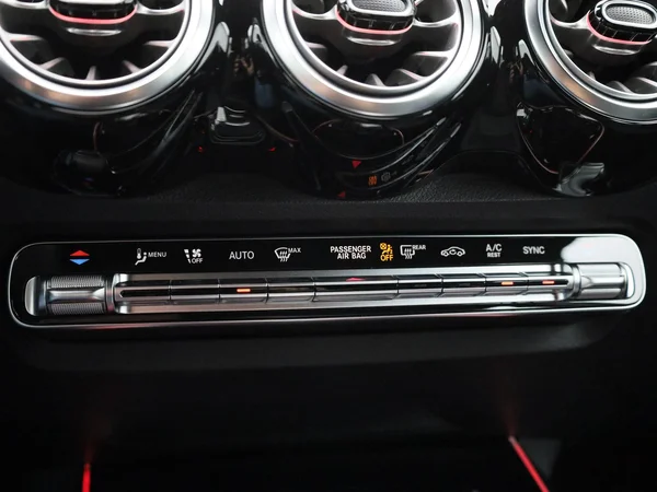 Mercedes-Benz GLB (2025) — foto 10 van 45