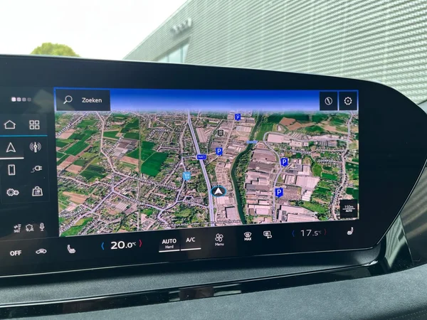 AUDI SQ6 Sportback e-tron (2025) — foto 9 van 24