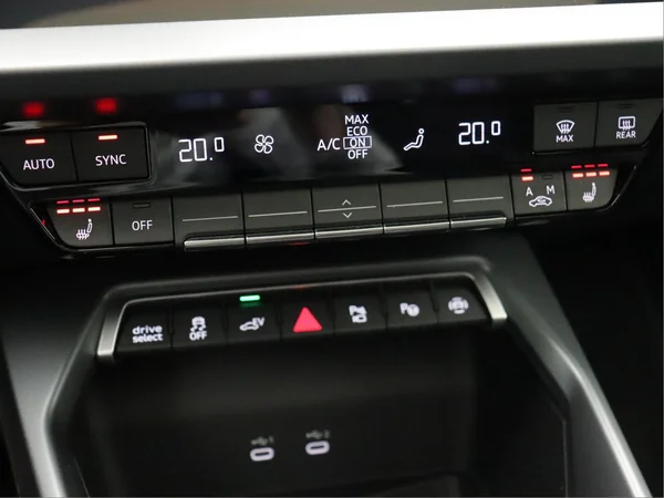 AUDI A3 Sportback PHEV (2025) — foto 2 van 17