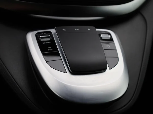Mercedes-Benz EQV (2023) — foto 19 van 48