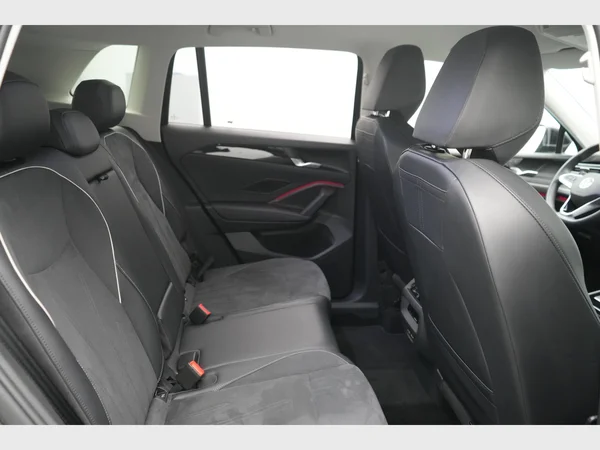 VOLKSWAGEN Tiguan (2025) — foto 14 van 31