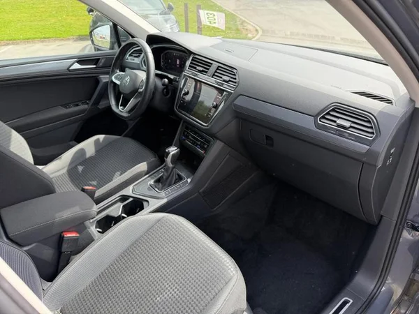 VOLKSWAGEN Tiguan (2021) — foto 15 van 29