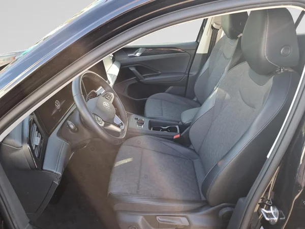 VOLKSWAGEN Tiguan (2024) — foto 2 van 23
